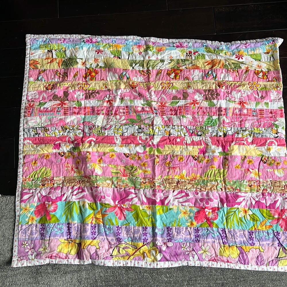 Hawaiian print baby quilt